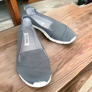 Steve Madden Size 6 Escape Grey Flats